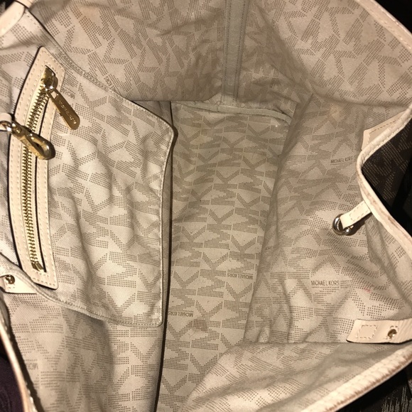 Micheal kors tote - Picture 4 of 4